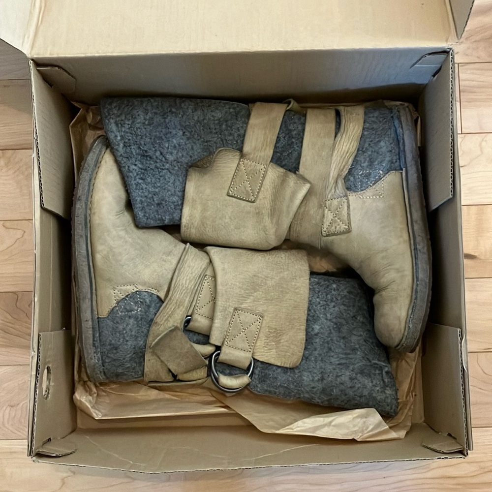 Sorel inside out boot